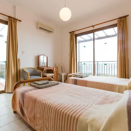 Angelina Villa
